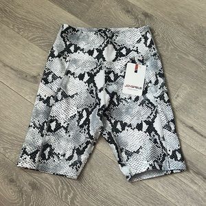 NWT Waist Yoga Shorts with Side Pockets Tummy Control